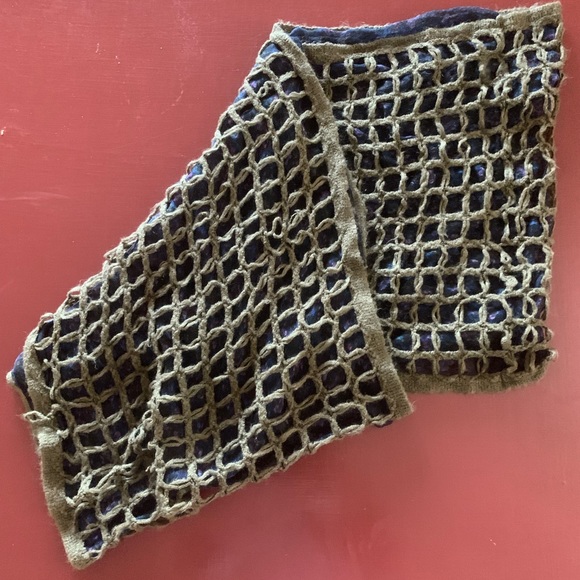 Urban Outfitters Reversible Infinity Scarf - Picture 2 of 3